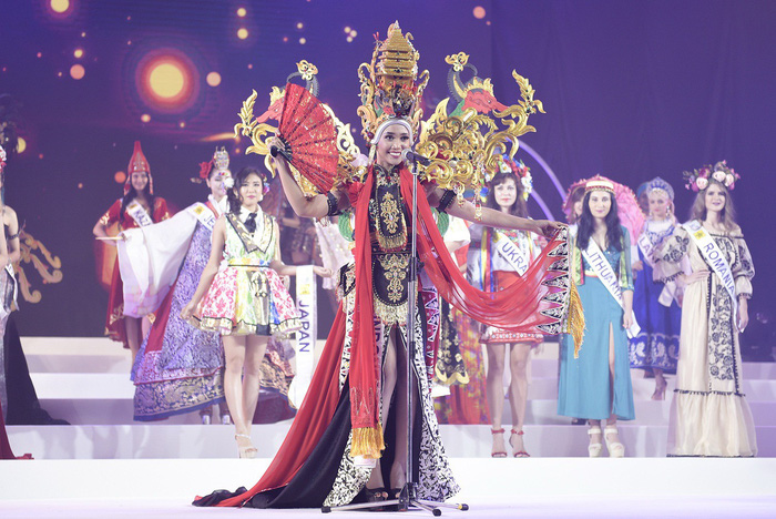 Diệu Linh tự tin trình diễn trang phục HMông trước đêm Chung kết Nữ hoàng Du lịch Quốc tế 2018 Diệu Linh tự tin trình diễn trang phục HMông trước đêm Chung kết Nữ hoàng Du lịch Quốc tế 2018